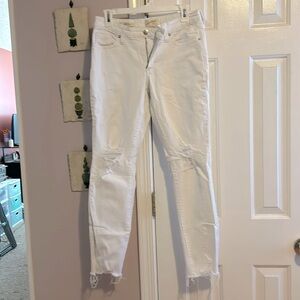 UNIVERSAL THREAD WHITE STRAIGHT LEG JEANS